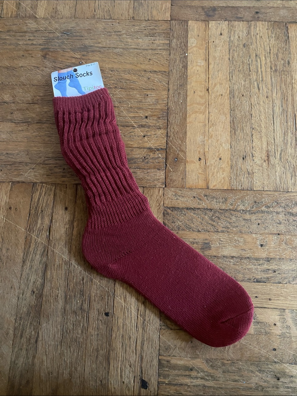 Tipitoe slouch socks in dark red burgundy